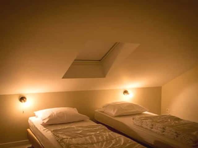 Gîte in Chiny slaapkamer met 2-1 persoons bedden
