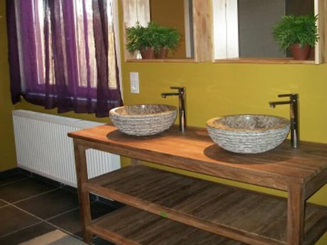 Chalet in Barvaux badkamer met dubbele wastafel