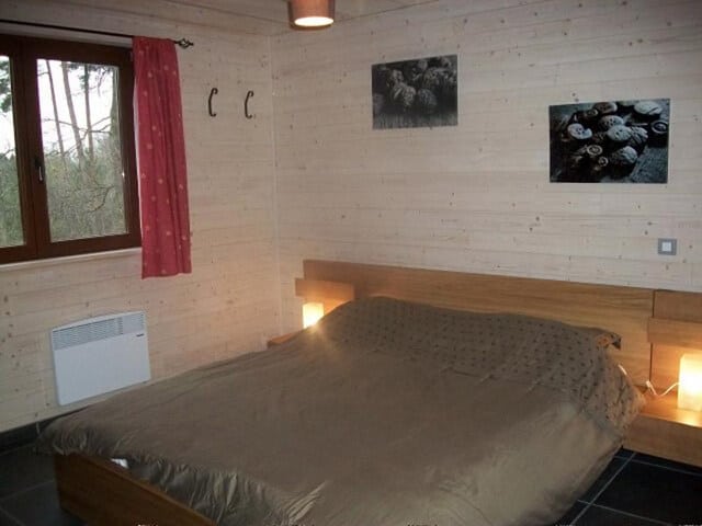 Chalet in Barvaux slaapkamer met 2-pers. bed