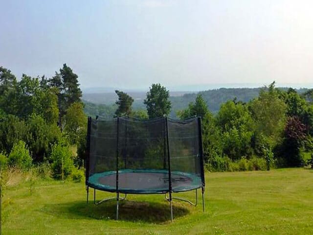 Chalet in Septon trampoline in de tuin