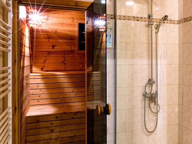 Chalet in Septon sauna badkamer met inloopdouche • wastafel • wc