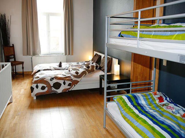 Groepshuis in Felenne slaapkamer: stapelbed gezamenlijke douchekamer met 2 douches
