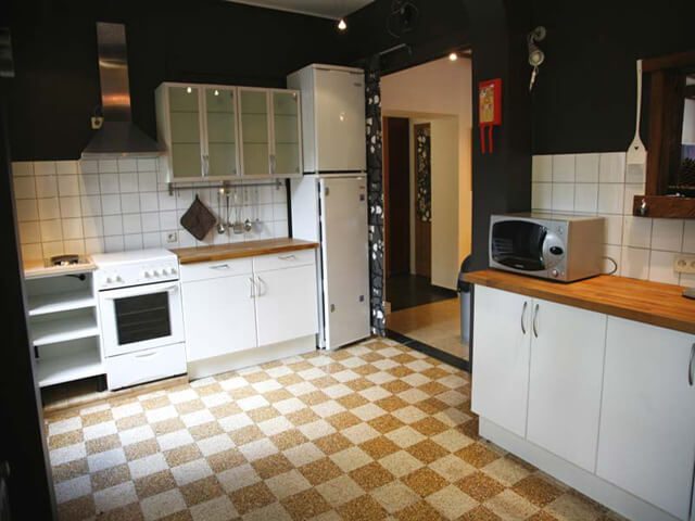 Groepshuis in Felenne keuken: fornuis met oven • magnetron • afwasmachine • koelkast • diepvrieskast • koffiezet