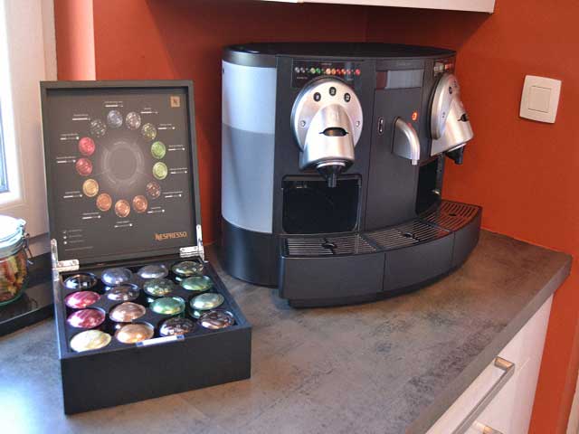 Hoeve in Mellier detail koffie machine