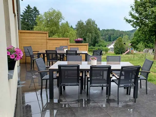 Chalet in Wibrin grote omheinde tuin 2x barbecue terras met tuinmeubels kinderspeeltuig